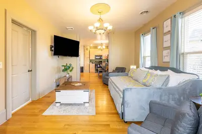 Image de Spacious 2br/2ba sleeps 10* near Festivals, Breweries & Lakefront