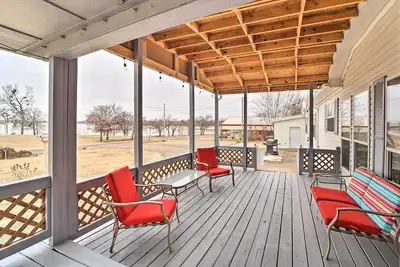 Image de Eufaula Escape w\/ Deck - Steps to Lake!
