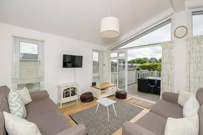 Image de A spacious lodge with one master double with en suite shower room.