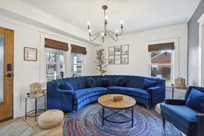 Image de Cottage on Main in Lansdale! Perfect for family, work, shopping, relaxing.