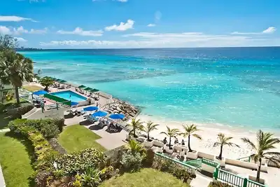 Image de Your Home Away From Home! Enjoy Island Getaway! Beach Access, Pool, Kitchenette!