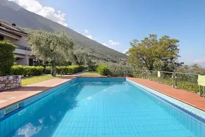 Image de Appartement \"Assenza 9\" avec vue sur le lac, Wi-Fi et climatisation.
