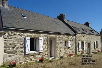 Image de Longère bretonne avec grand jardin, Douarnenez