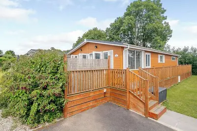 This boutique stylish lodge has one master double with en suite shower room.