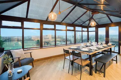 Image de Superb, carefully refurbished three-bedroom cottage, perfect for larger families.
