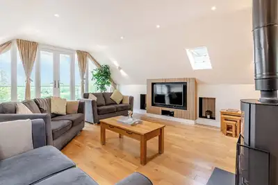 Image de Stylish and contemporary two storey cottage.