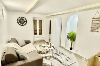 Image de Studio totalement Rénové très proche de Paris, Versailles et La Défense.