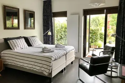 Image de B&B / Art gallery with terras / garden In the historic center of Dordrecht
