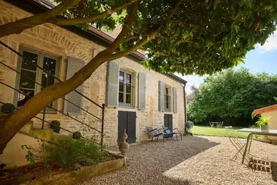 Image de Couvent du 17° rénové, avec jardin privatif, Beaune centre, beaucoup de cachet