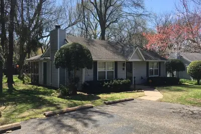 Image de Monkey Island, Grand Lake Cottage w\/ pool & day boat dock