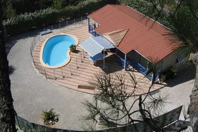 Image de Chalet 6 couchages sans vis à vis   - Piscine privative et Spa rigide  4 places