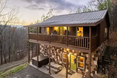 Image de Mountain Views Cozy Private Cabin, x2 King Suites, Hot Tub, Games!