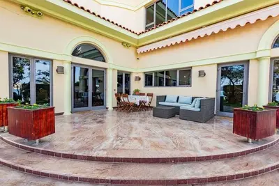 Image de Stunning Signature Villa Riviera Mediterranean Style In Palm Jumeirah