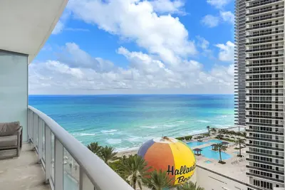 Image de Best  Beachfront Luxury 2 Bed/2 Bath Ocean View at 5 Star Resort and Amenities.