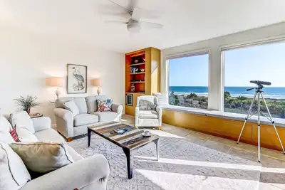 Image de Luxury Beach Front Condo in the Omni Resort Community with seasonally heated pool & panoramic view!