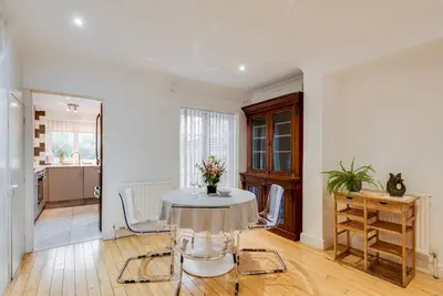 Image de Bright & Spacious 2-Bedroom Jericho House