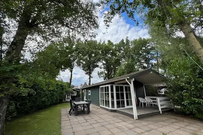 Image de Chalet à Voorthuizen avec piscine intérieure