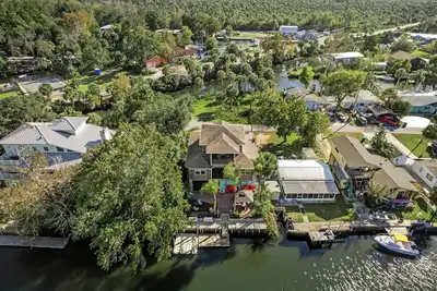 Image de Newly Listed, Sleeps 12, On River W. Kayaks included, Boat Dock, Gulf Access