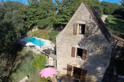 Image de Maison de vacances moderne Ă Besse avec piscine
