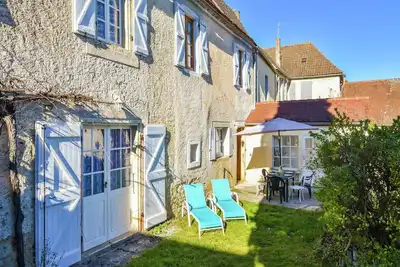 Image de Belle maison de vacances près de la forêt