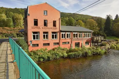 Luxueuse demeure avec piscine intérieure à Stoumont