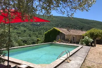 Image de Maison à Lacoste avec Piscine