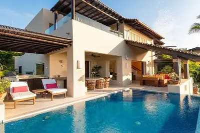 Four Seasons Villa: Best View, Biggest Pool