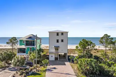 Image de Southern Sand: 6 Br Beachfront Home- Sleeps 20, Pet Friendly, Private Pool!