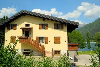Maison de vacances à Ledro avec terrasse