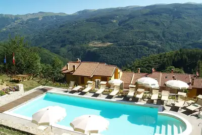 Image de Chalet spacieux à Cutigliano avec piscine