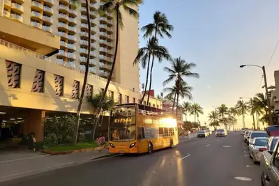 Image de 3 Minute walk to famous Waikiki beach 100% legal with Free Parking