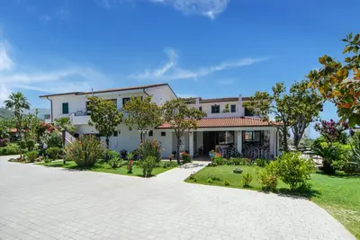 Image de Appartement dans une résidence avec piscine