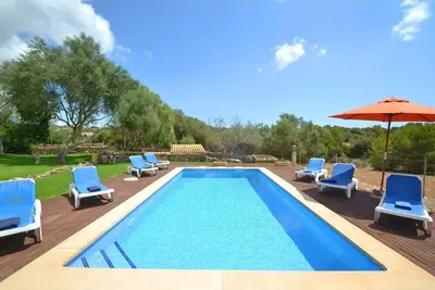 Image de Maison de style avec piscine près de la mer