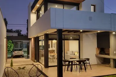 Image de Private House \/ Views, Garden and Sunsets in Mendoza!