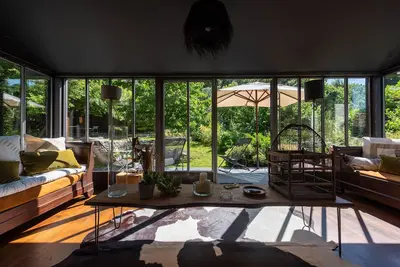 Image de Maison de village avec jardin, en bord de rivière dans un village classé