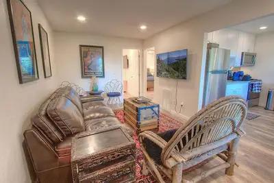 Image de Ski Condo! Beautifully decorated, lake view, Amazing in summer too! !