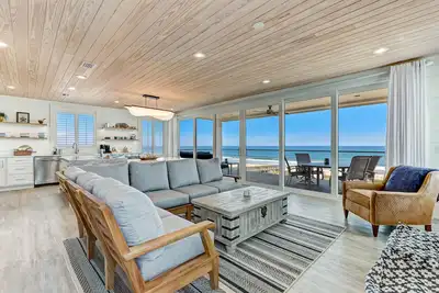 Image de Luxurious Oceanfront 6 bedrooms and 2 kitchens. Luxury at its finest.