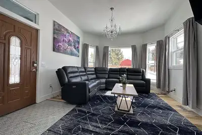 Image de Spruce House - 2 blocks from main street