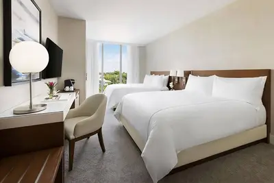Image de Perfect Spot in Bay Harbor! 2 Units w/ Balcony! Pet-friendly, Rooftop Pool!
