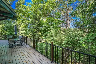 Image de Warm & inviting retreat with a washer/dryer, central Ac, fast WiFi, & gas grill