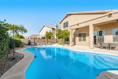 Image de Private pool home with walled yard, firepit, grill & lanai - dog-friendly