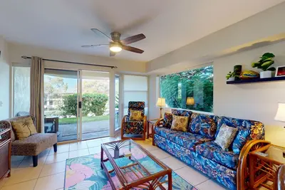 Image de Lush tropic stay with a lanai, washer/dryer, shared pool, hot tub, & game room