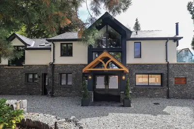 Hare'S Breath, pet friendly, with open fire in Bowness-On-Windermere
