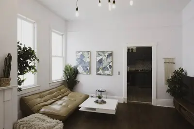 Image de Newly Renovated Victorian Home in Downtown Sav