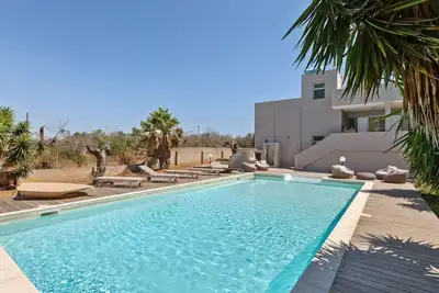 Image de Spacieuse villa avec piscine Ă Torre San Giovanni