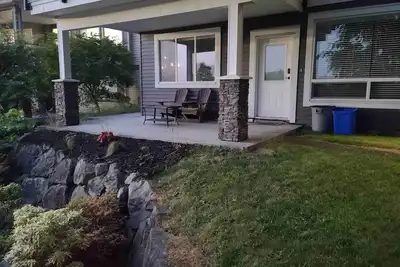 Image de Scenic 2 bedroom walkout suite with hot-tub and outdoor pool.