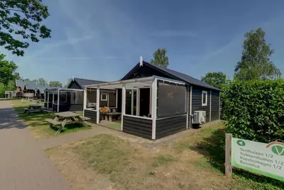 Image de Lodge de tente avec terrasse couverte