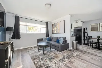 Image de [Refreshed] Quiet & Quaint 1br 5min to airport and 15mins to downtown