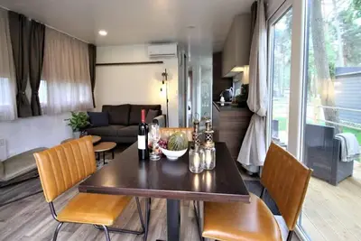 Image de Joli chalet avec lave-vaisselle, Maastricht Ă 16 km.