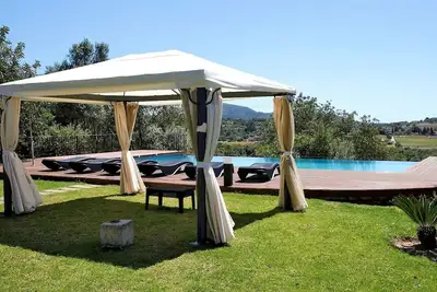 Image de Appartement avec jardin et piscine à débordement